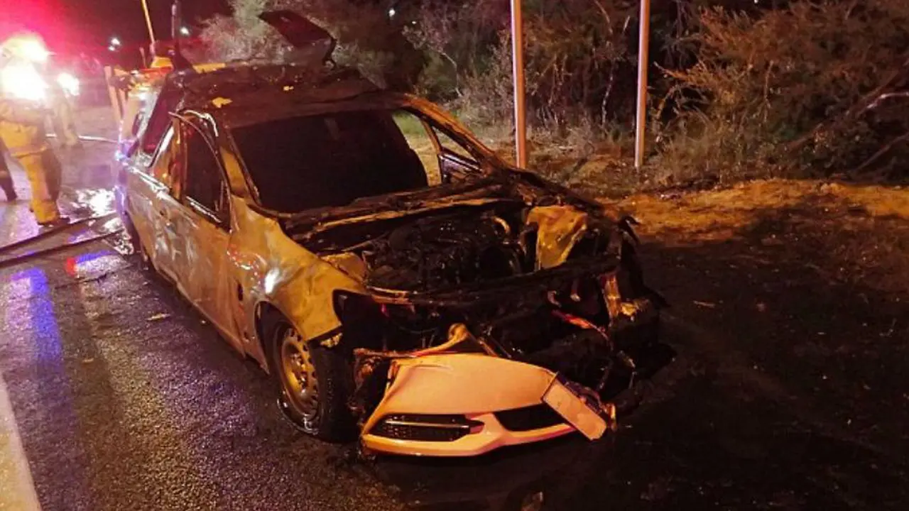 Dua Mobil Polisi Australia Tiba-tiba Terbakar