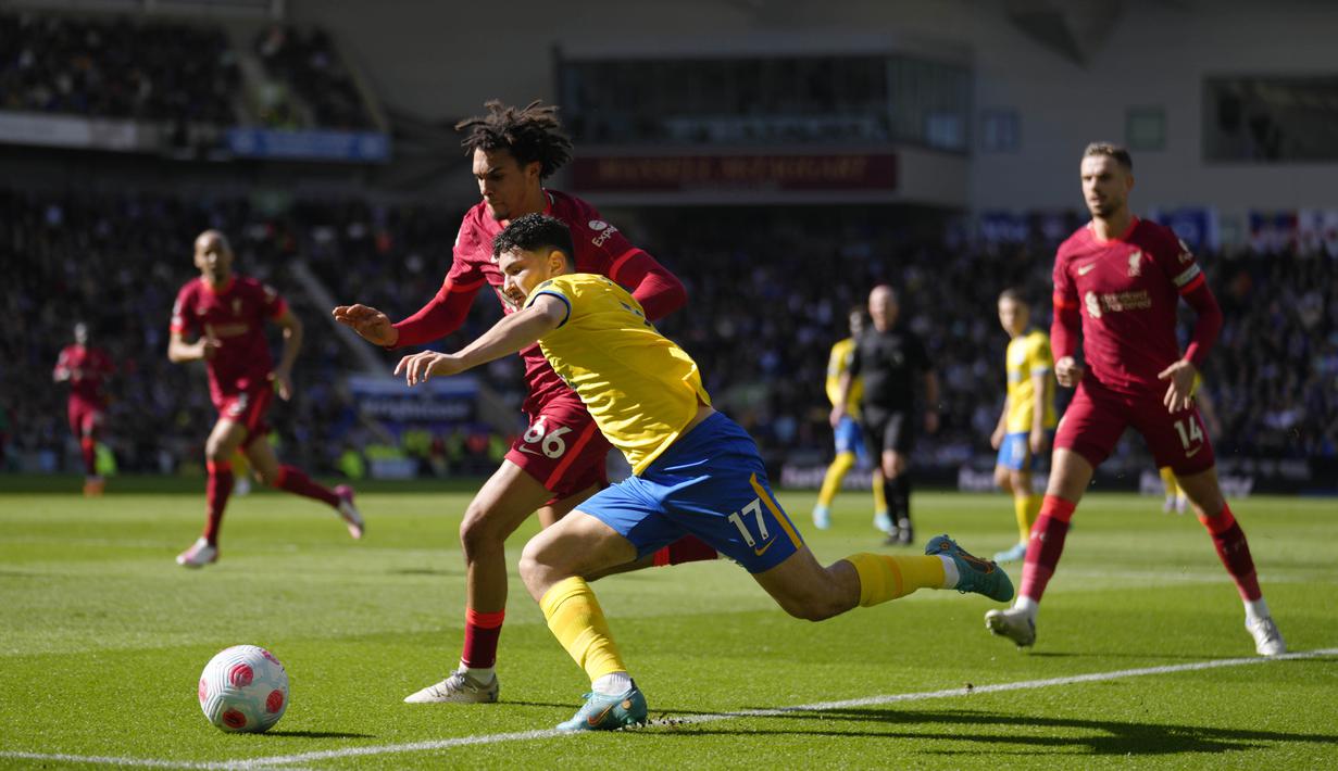 Tambahan tiga poin ini membuat Liverpool mengoleksi 66 poin, atau hanya berjarak tiga poin saja dari sang penguasa klasemen Manchester City. Kedua tim sama-sama sudah bermain sebanyak 28 kali dan membuat persaingan jalur juara bertambah sengit. (AP/Kirsty Wigglesworth)