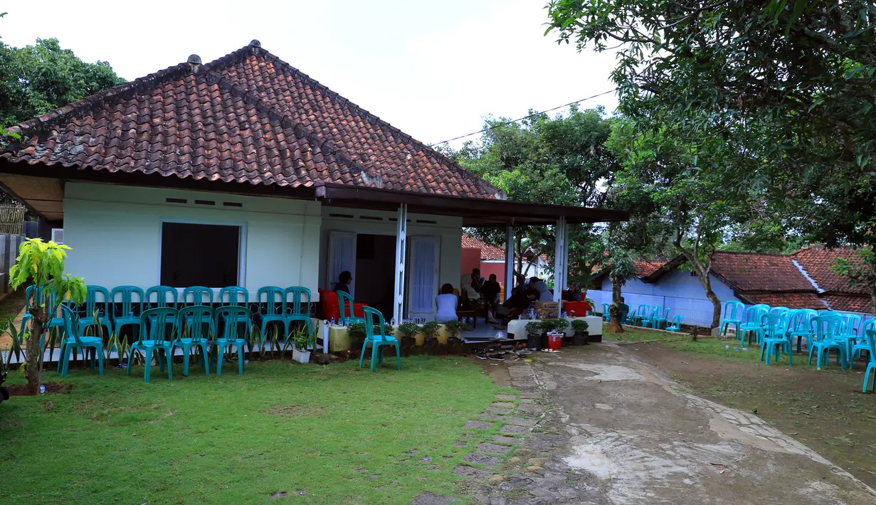 Satu per satu mulai terungkap setelah produser, pencipta ribuan lagu yang dikenal bertangan dingin, Deddy Dores meninggal dunia pada Selasa (17/5/2016) malam. (Adrian Putra/Bintang.com)