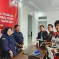 Tiga warga Kabupaten Mimika, Papua memberikan tanggapan terhadap pencalonan Maximus Pigai sebagai calon Bupati Mimika. Mereka menyebutkan dugaan penggunaan ijazah dan gelar palsu dalam berkas pendaftaran Maximus. Foto: liputan6.com/edhie prayitno ige&nbsp;