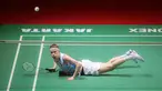 Pebulutangkis tunggal putra Denmark, Anders Antonsen berusaha mengembalikan kok pada laga final Indonesia Masters 2024 melawan pebulutangkis tunggal putra Kanada, Brian Yang di Istora Senayan, Jakarta, Minggu (28/01/2024). (Bola.com/Bagaskara Lazuardi)