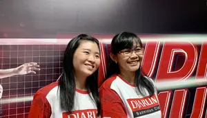 Mantan pebulu tangkis Indonesia Debby Susanto dan Maria Kristin saat diwawancarai awak media di sela-sela kegiatan Audisi Umum PB Djarum 2024 di GOR Djarum, Jati, Kudus pada Kamis (12/9/2024). (Liputan6.com/Melinda Indrasari)