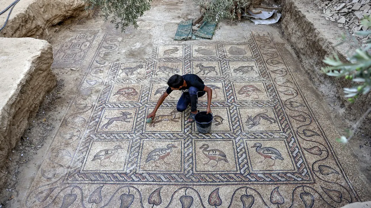 Potret Mosaik Era Bizantium yang Ditemukan Petani Palestina di Jalur Gaza