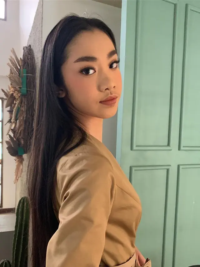 6 Potret Audrey Bianca, Peserta Indonesia's Next Top Model yang Viral Tak Bisa Gunting Kuku