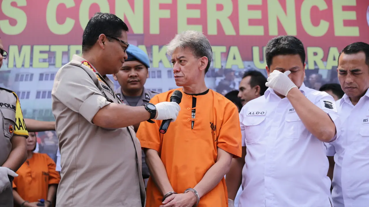 [Bintang] Fariz RM dan Barang Bukti