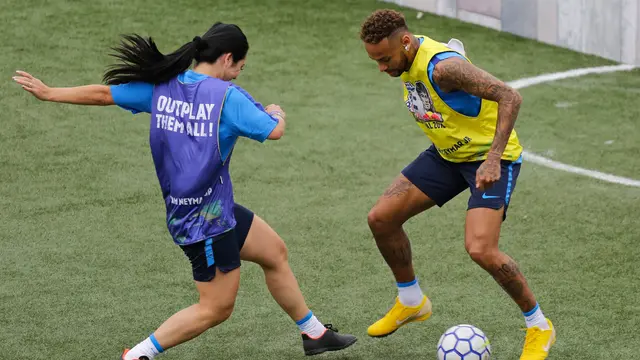 Ketika Neymar Unjuk Gigi dalam Laga Amal di Brasil