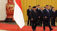 Presiden Prabowo Subianto menjadikan China sebagai yang pertama dikunjungi dalam lawatannya ke sejumlah negara usai dilantik sebagai presiden pada 20 Oktober 2024. (FLORENCE LO/POOL/AFP)