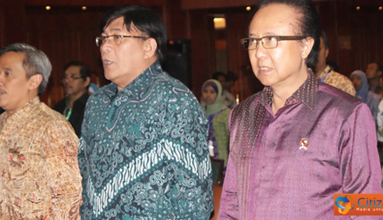 Citizen6, Jakarta: MKP Sharif C Sutardjo dan Ka Balitbang serta Ka BPSDM Syarief Widjaya pada Seminar Sosek KP 2012 dan Pertemuan Dua Tahunan Keempat (Ke-14) IMFISERN.  (Pengirim: Efrimal Bahri)
