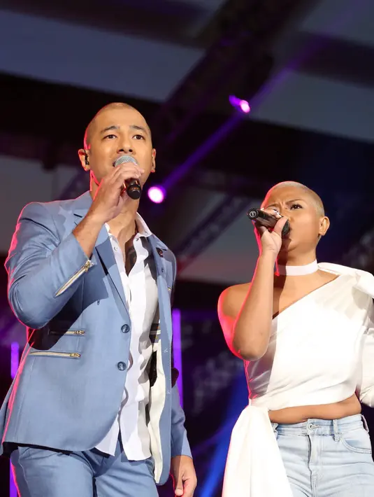 Diawali dari mengheningkan cipta untuk mengenanang musisi jazz Indonesia yang telah berpulang, Ireng Maulana. (Andy Masela/Bintang.com)