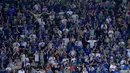 Suporter Leicester City saat mendukung tim kesayangannya bertanding melawan Club Brugge di Liga Champions  di Satdion Jan Breydel, Belgia, (15/9). Leicester menang atas Club Brugge dengan skor 3-0.  (Reuters/Eric Vidal)