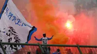 Fans Nyalakan Flare, Arema Cronus Khawatir Sanksi
