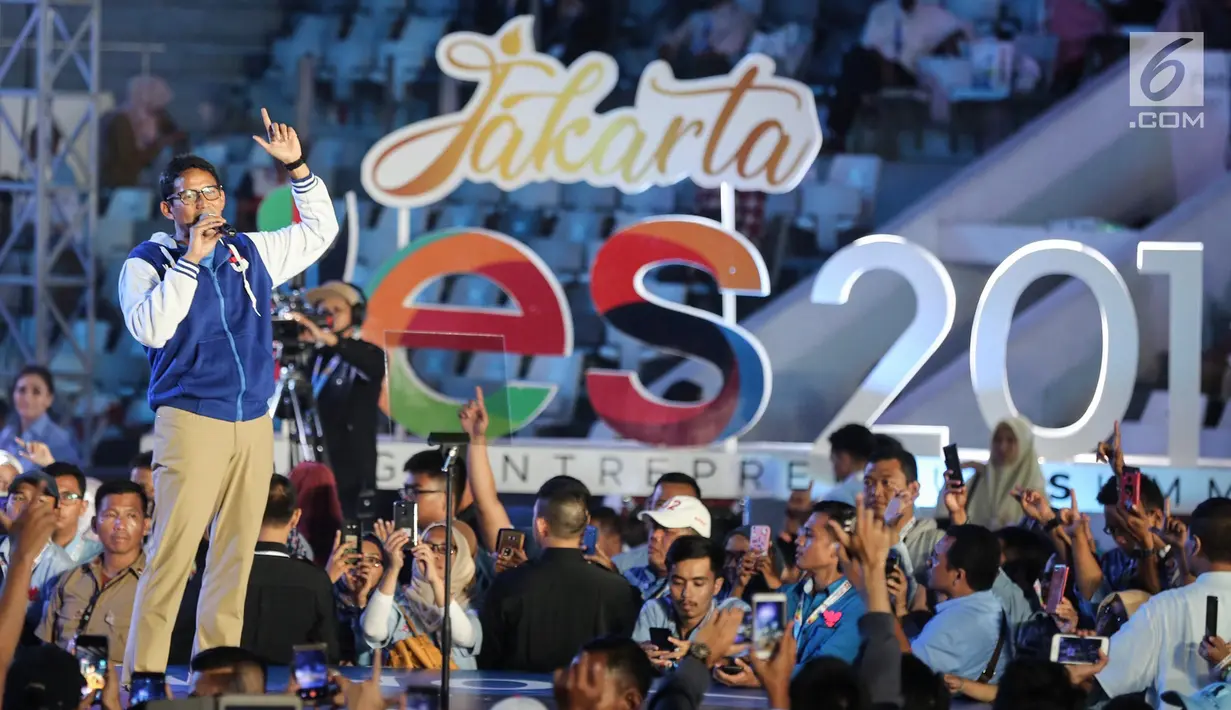 Pengusaha yang juga Cawapres nomor urut 02, Sandiaga Uno memberikan cerita inspiratif pada acara Young Entrepreneur Summit (YES) 2019 di Istora Senayan, Jakarya, Rabu (10/4). Ajang inspiratif bertajuk YES 2019 mengusung  tema ‘Arah Baru Ekonomi Indonesia’. (Liputan6.com/Fery Pradolo)