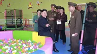 Kim Jong-un kunjungi panti asuhan (Reuters)