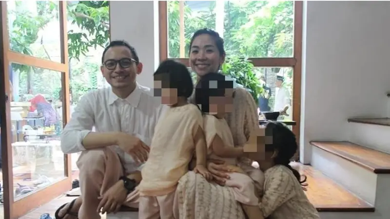 Potret Tiko Aryawardhana, Arina Winarto, dan anak-anak (Sumber: Facebook/tikoaryawardhana)