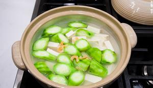 Ilustrasi Sayur Oyong. (Foto: Asian Cooking Mom)