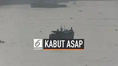 Nelayan Sumatera Selatan mengeluhkan makin pekatnya kabut asap di Sungai Musi, Aktivitas mereka terganggu karena jarak pandang yang semakin terbatas.