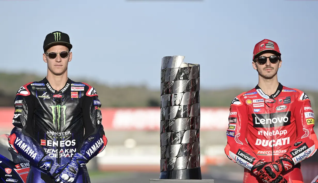 Andai Fabio Quartararo dan Francesco Bagnaia mendapatkan poin yang sama, titel juara dunia jatuh kepada pembalp Ducati tersebut karena memiliki jumlah kemenangan lebih banyak. (AFP/Javier Soriano)