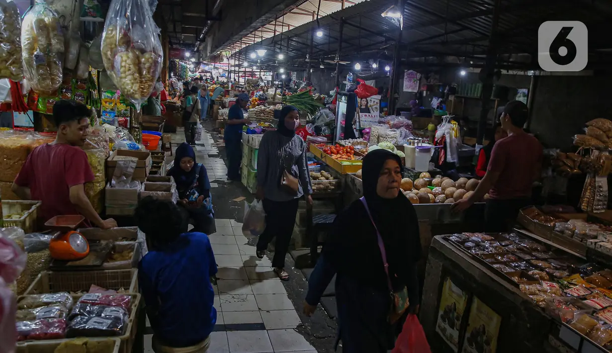 Aktivitas warga di Pasar Kebayoran Lama, Jakarta, Kamis (29/5/2025). (Liputan6.com/Angga Yuniar)