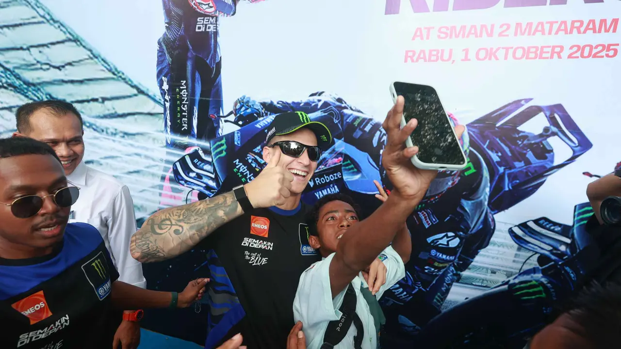 Jelang MotoGP Mandalika 2025, Alex Rins dan Fabio Quartararo Sambangi SMAN 2 Mataram
