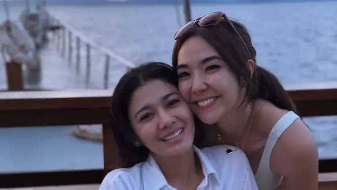 Potret Seru Gisel dan Naysilla Mirdad Liburan (credit: instagram/gisel_la)