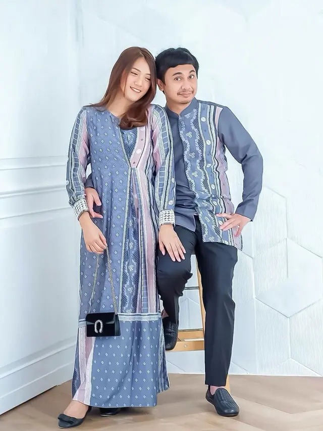 7 Potret Raditya Dika dan Anissa Aziza saat Pakai Baju Couple, Serasi