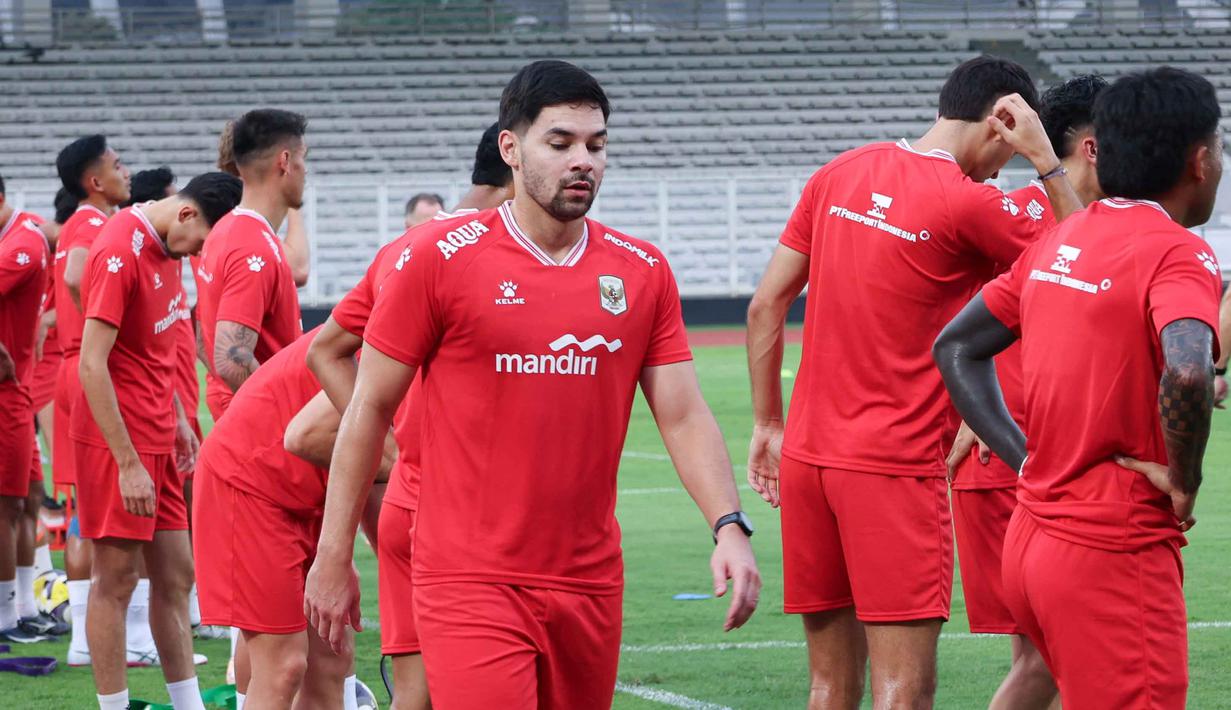 Pesepakbola yang tergabung Timnas Indonesia menjalani pemusatan latihan (Training Camp) di Stadion Madya, Kompleks Gelora Bung Karno, Senayan, Jakarta, Senin (1/6/2026). (Bola.com/M Iqbal Ichsan)