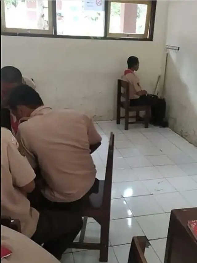 6 Aksi Murid Introvert Ini Absurd, Cara Menyendiri Curi Perhatian