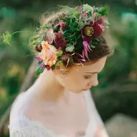 [Bintang] 11 Inspirasi 'Flower Crown' untuk Dipakai Saat Hari Pernikahan