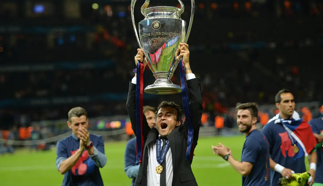 <p>Luis Enrique. Pelatih berusia 51 tahun yang kini mengarsiteki Timnas Spanyol sejak November 2019 lalu merupakan pelatih terakhir asal Spanyol yang mampu meraih trofi Liga Champions. Ia melakukannya bersama Barcelona pada musim 2014/2015. Selama tiga musim mulai 2014/2015 hingga 2016/2017 ia juga mampu mempersembahkan trofi domestik berupa 2 gelar La Liga dan 3 gelar Copa Del Rey. (AFP/Oliver Lang)</p>