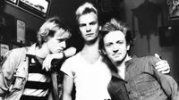 Band The Police dalam foto publisitas untuk album mereka tahun 1979 Reggatta de Blanc. (Via Wikimedia Commons/A&M Records)
