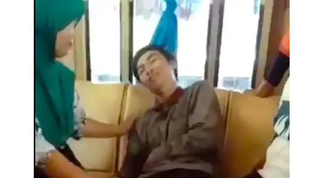 Menangis Karena Ditinggal Nikah Kekasih