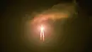 Roket Long March-5 yang membawa wahana antariksa Chang'e-5 meluncur dari Situs Peluncuran Wahana Antariksa Wenchang di Hainan, China, 24 November 2020. China meluncurkan wahana antariksa untuk mengumpulkan dan membawa pulang sampel dari Bulan. (Xinhua/Zhang Liyun)