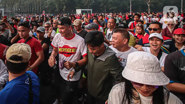 Ganjar Pranowo Sapa Warga saat Olahraga di SUGBK