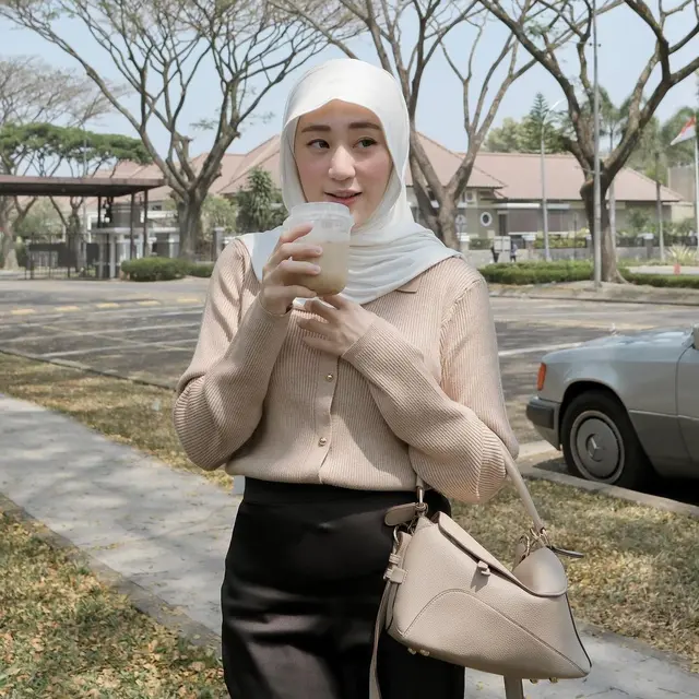 6 Potret Penampilan Larissa Chou Ini Dikritik, Disebut Tidak Syari Lagi