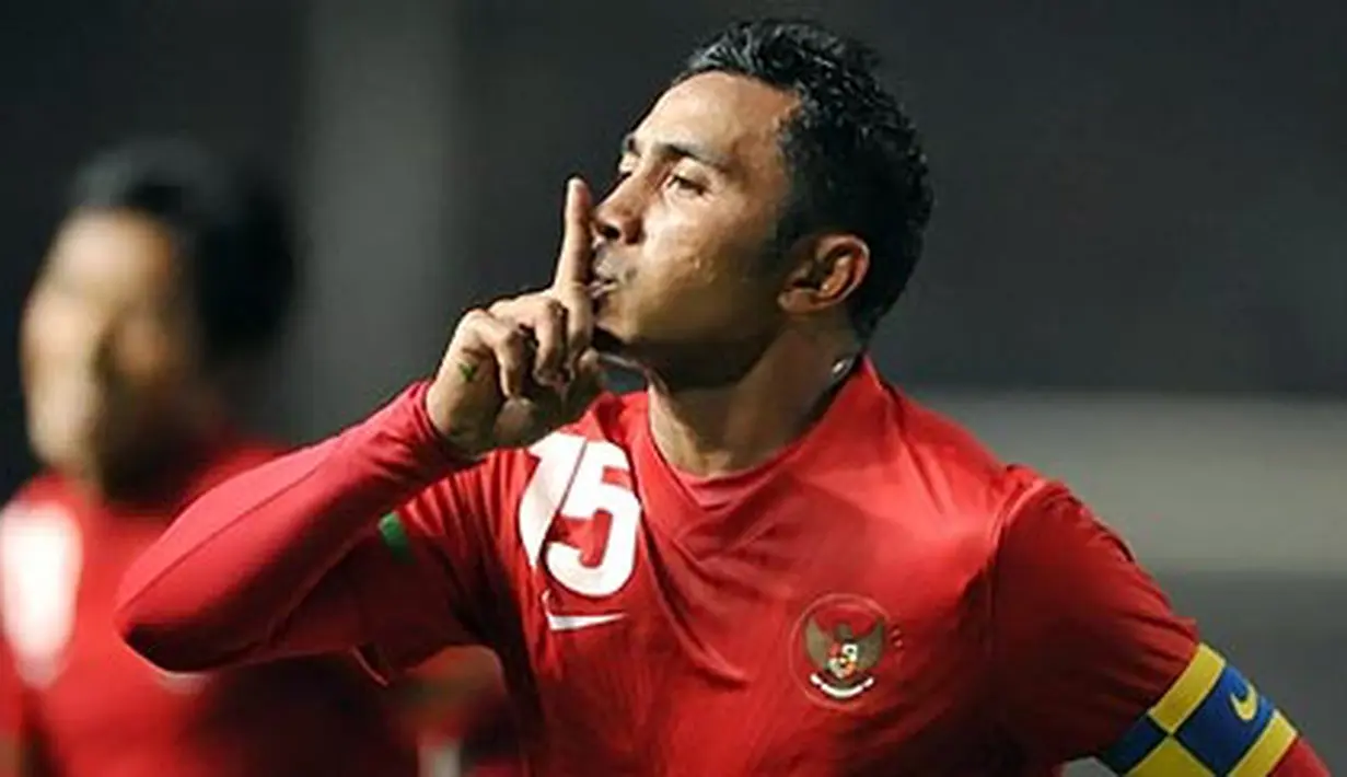 Kapten Timnas Indonesia Firman Utina merayakan golnya ke gawang Laos pada partai Piala AFF di Stadion Utama Gelora Bung Karno, Jakarta, 4 Desember 2010.AFP PHOTO/ADEK BERRY