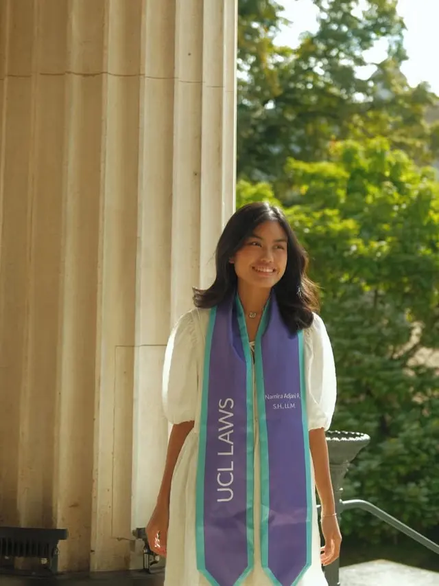 Namira Adjani Putri Alya Rohali Tampil Simple Kenakan Mini Dress saat Wisuda. [@namiradjani]