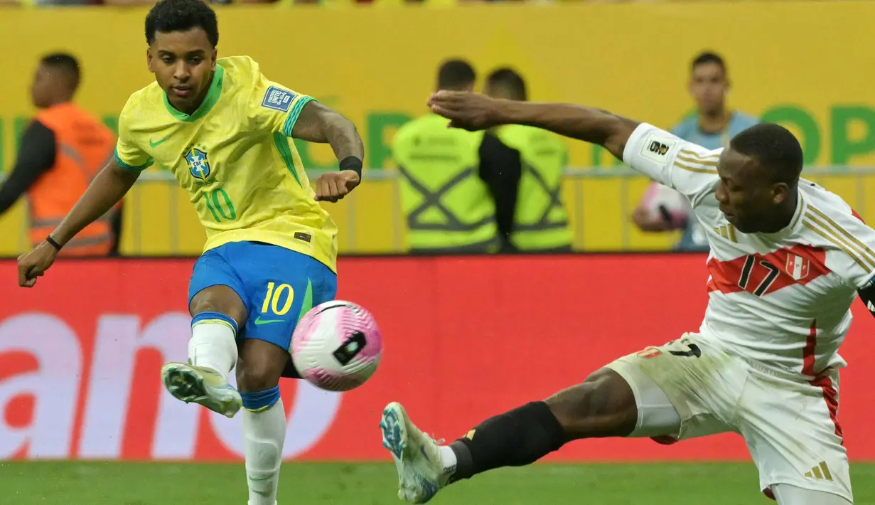 Hingga akhir babak pertama, Brasil unggul 1-0 atas Peru. (NELSON ALMEIDA/AFP)