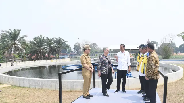 Presiden Joko Widodo (Jokowi) meresmikan Sistem Pengelolaan Air Limbah Domestik Terpusat (SPALD-T) Sei Selayur di Kota Palembang, Sumatera Selatan, Kamis (26/10/2023).