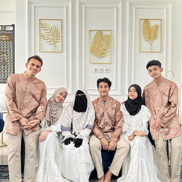 Potret Egy Maulana Perdana Rayakan Bareng Adiba, Bagikan Potret Romantis Berdua