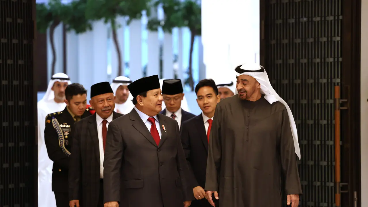 Prabowo Subianto dan Gibran Rakabuming Raka menemui Presiden Uni Emirat Arab Yang Mulia Syeikh Mohamed bin Zayed Al Nahyan (MBZ) di Istana Al Shati, Abu Dhabi, Senin, (14/5/2024)