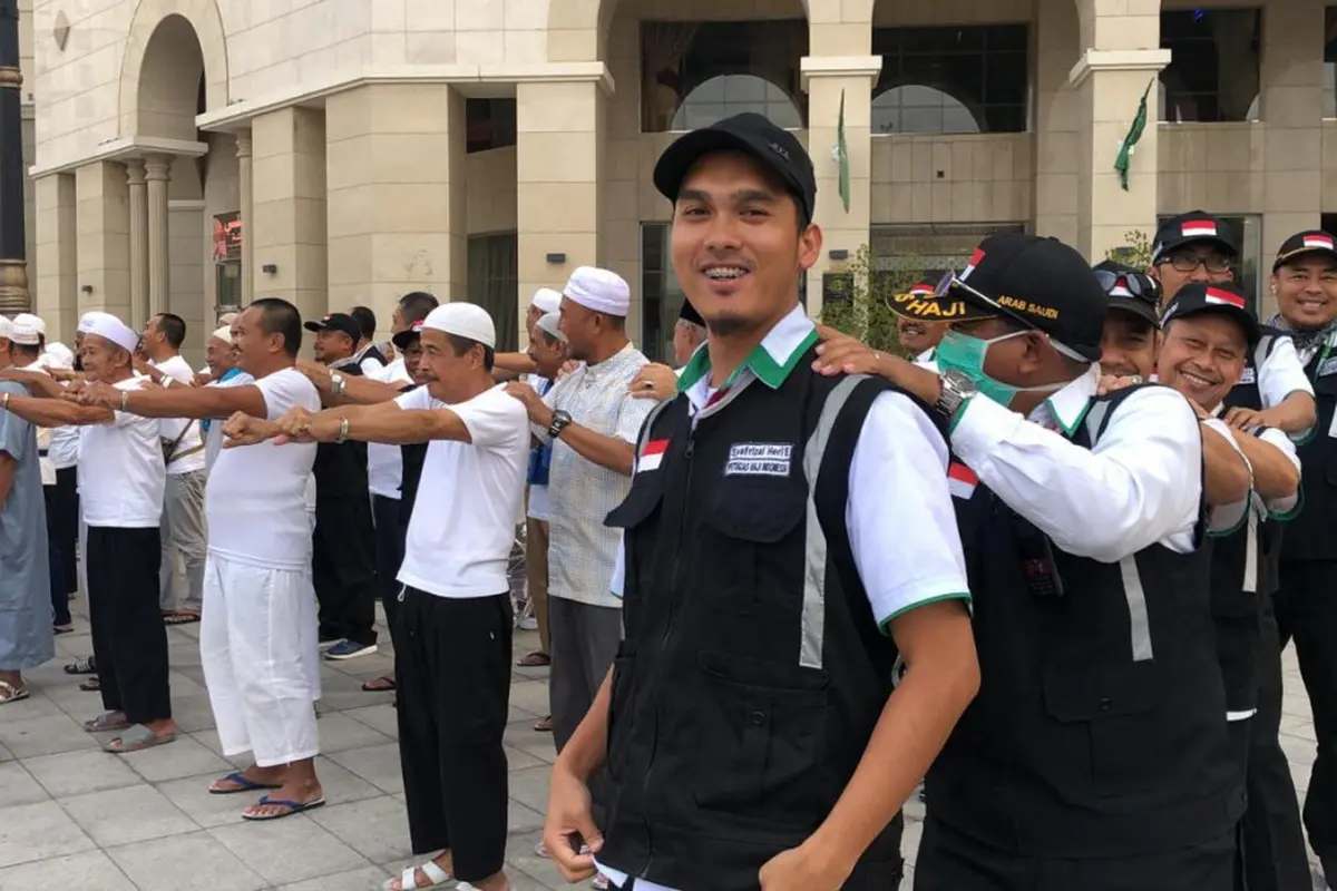 Petugas dan Jemaah Haji melakukan senam. Dok Kemenag