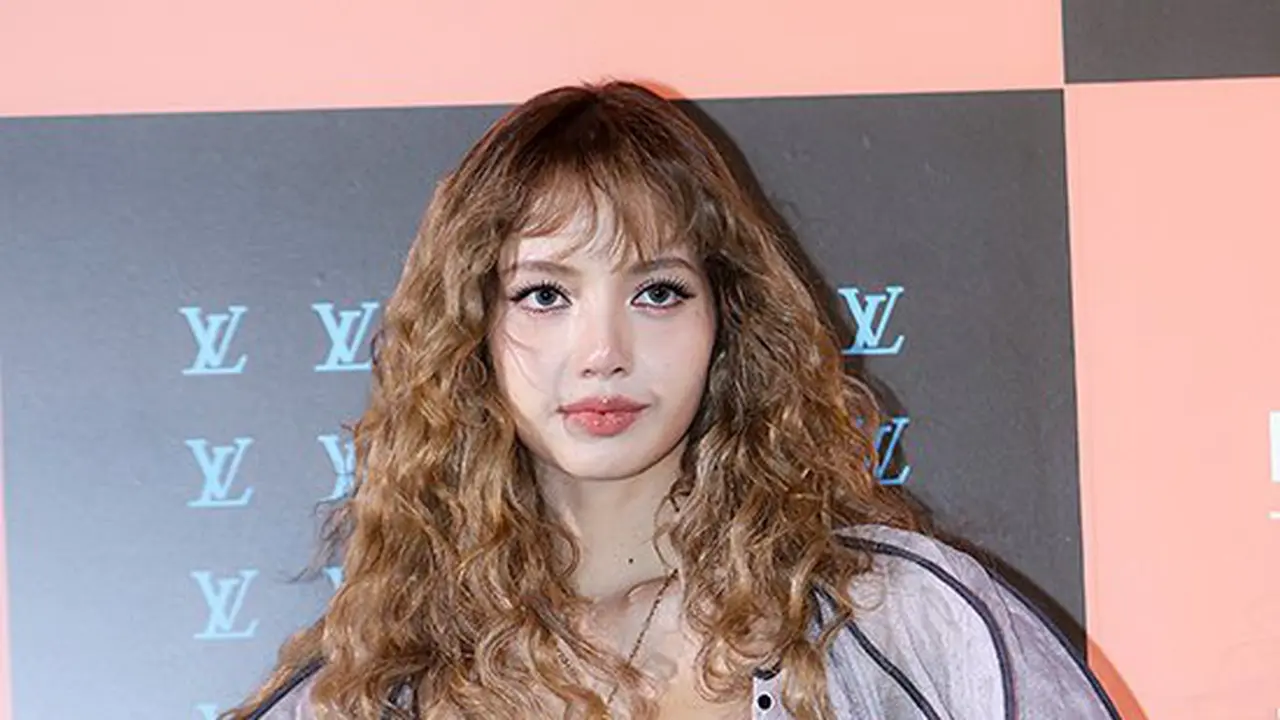 Model Rambut Wanita Curly Natural Tren 2026