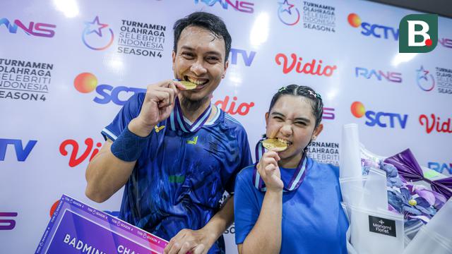 Foto: Remontada! Pasangan Mohammad Ahsan dan Ziva Magnolya Sabet Juara di Final Badminton TOSI Season 4