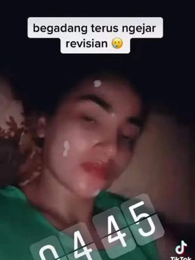 Tsania Marwa lulus sidang tesis (Instagram/tsaniamarwa54)