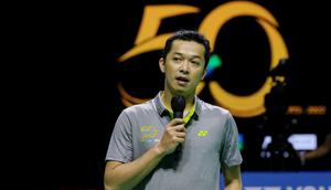 Legenda pebulu tangkis Indonesia, Taufik Hidayat saat acara peringatan 50 tahun kerjasama antara Yonex dan PBSI di Istora Senayan, Jakarta, Sabtu (18/06/2022). (Bola.com/Bagaskara Lazuardi)