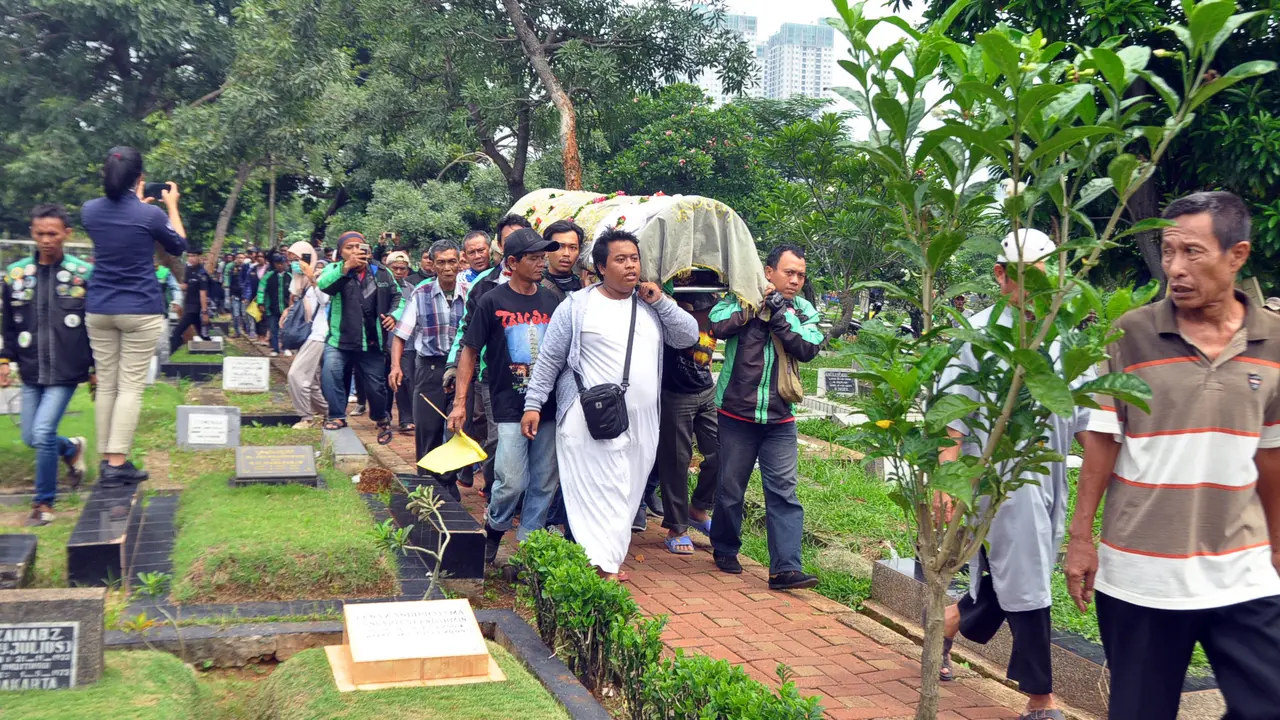 [Bintang] Pemakaman Laila Sari