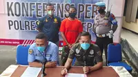 Wakasat Reskrim Polres Metro Depok, Kompol Rudy Ardiana mengungkap kasus dugaan pengeroyokan petarung MMA. (Liputan6.com/Dicky Agung Prihanto)
