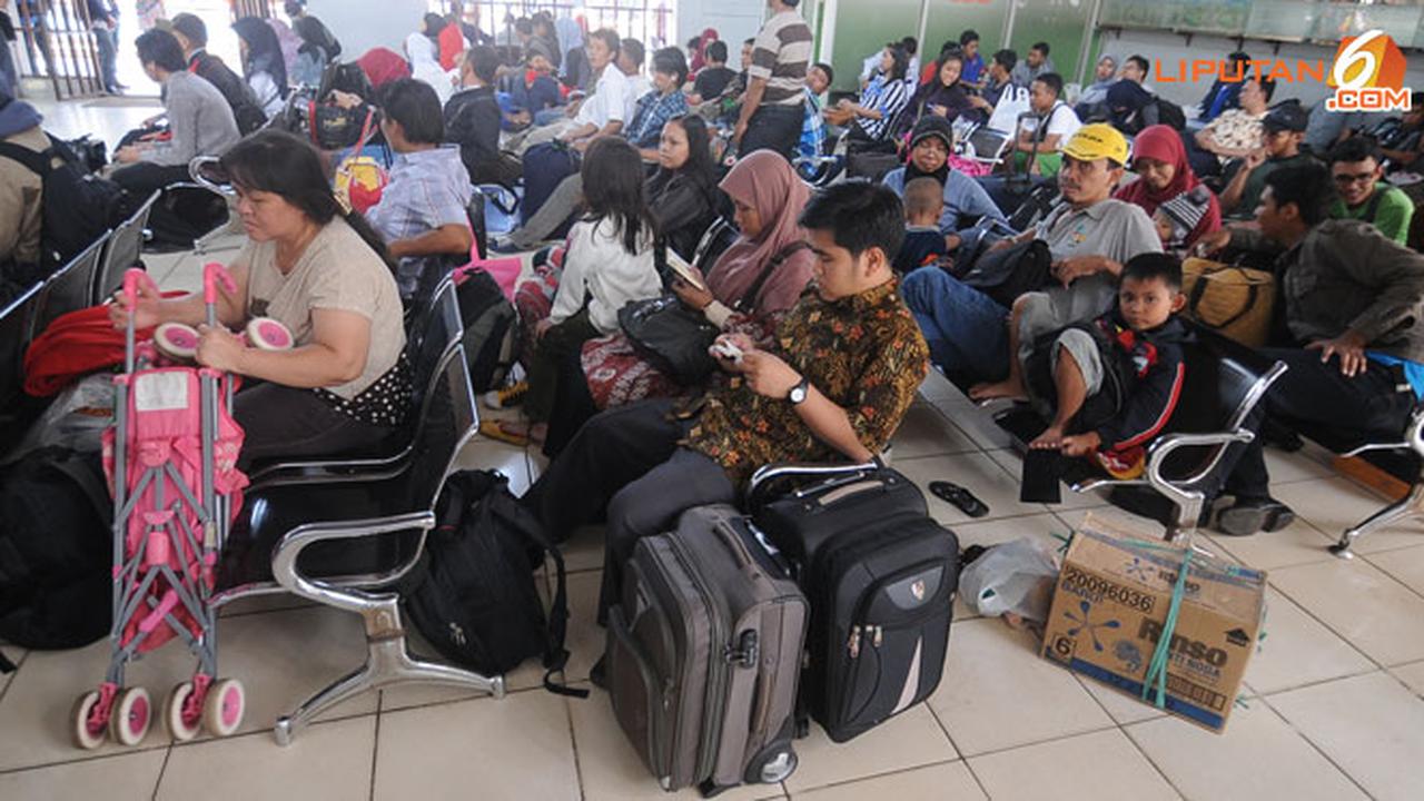 pemudik-stasiun130810d.jpg