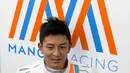 Pebalap tim Manor F1, Rio Haryanto, kerap melemparkan senyum saat disapa oleh fans ataupun media. (AFP/Josep Lago)