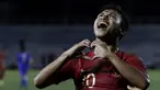 Gelandang Timnas Indonesia U-22, Osvaldo Haay, merayakan gol yang dicetaknya ke gawang Thailand pada laga SEA Games 2019 di Stadion Rizal Memorial, Manila, Selasa (26/11). Indonesia menang 2-0 atas Thailand. (Bola.com/M Iqbal Ichsan)